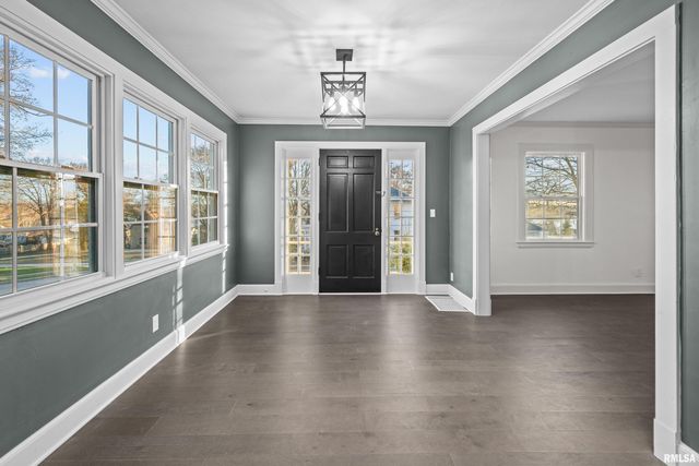 204 GREENWOOD Avenue, Bettendorf, IA 52722