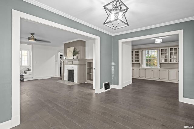 204 GREENWOOD Avenue, Bettendorf, IA 52722