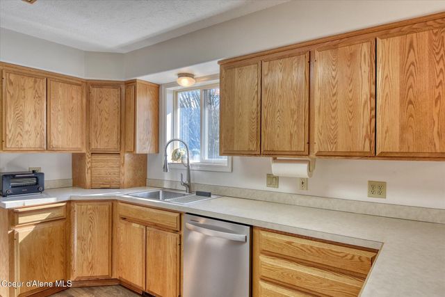 654 E Maple PL, Hayden, ID 83835