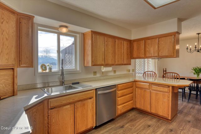 654 E Maple PL, Hayden, ID 83835