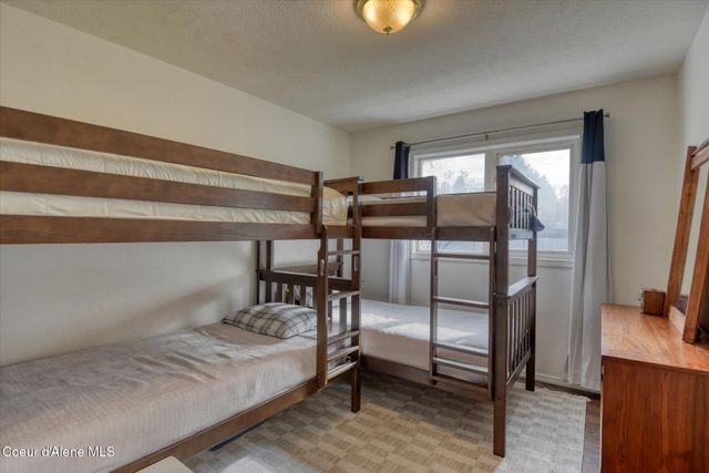 654 E Maple PL, Hayden, ID 83835