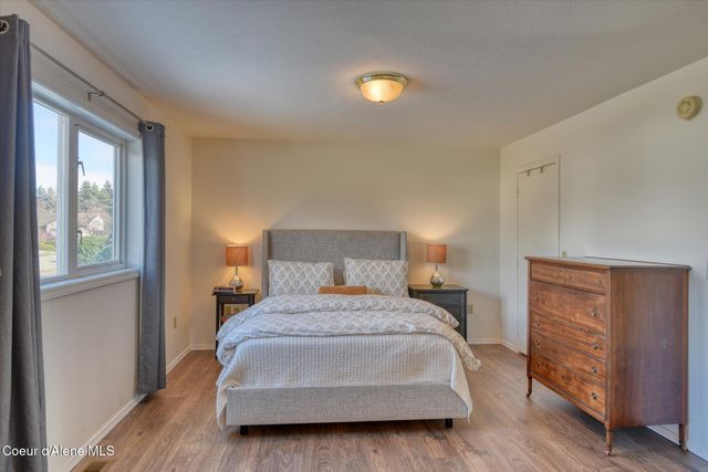 654 E Maple PL, Hayden, ID 83835