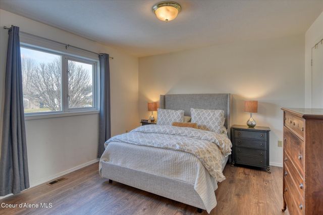 654 E Maple PL, Hayden, ID 83835