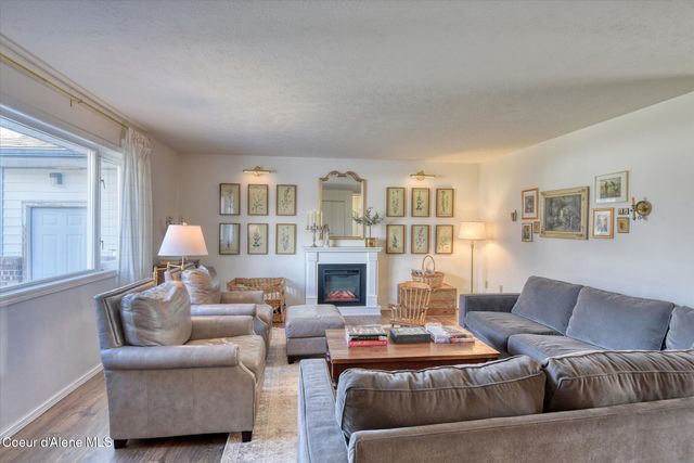 654 E Maple PL, Hayden, ID 83835