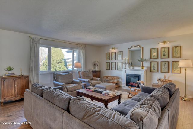 654 E Maple PL, Hayden, ID 83835