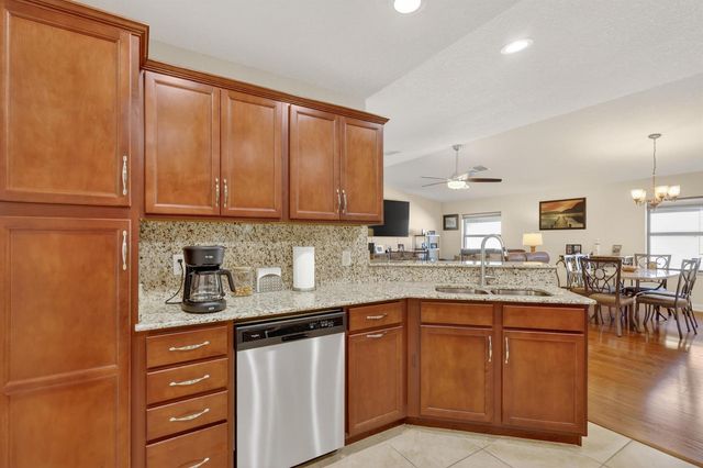 3 Los Gatos Lane, Port St. Lucie, FL 34952