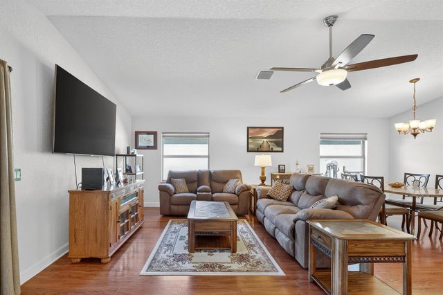 3 Los Gatos Lane, Port St. Lucie, FL 34952