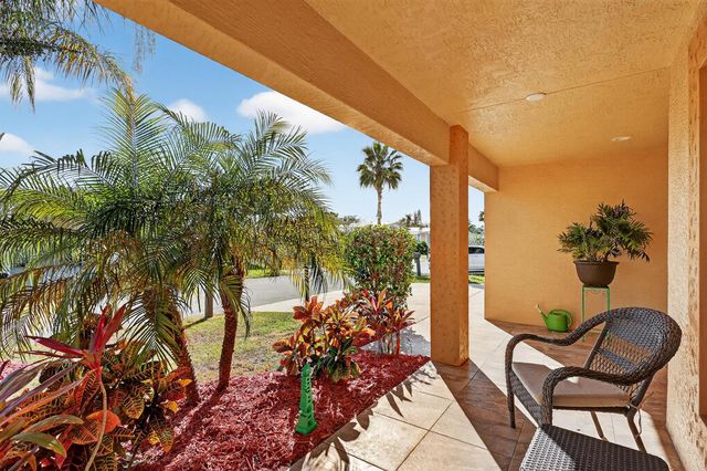 3 Los Gatos Lane, Port St. Lucie, FL 34952