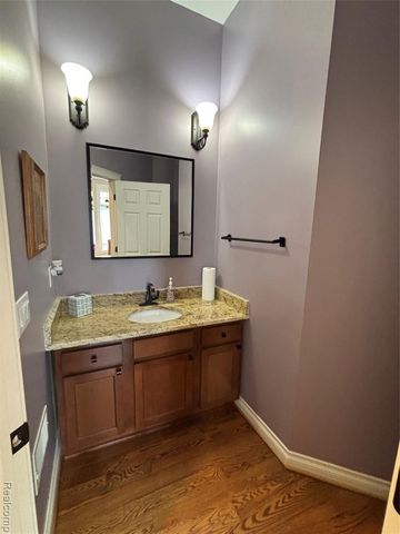 9035 N Island Drive, Flushing, MI 48433