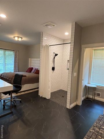 9035 N Island Drive, Flushing, MI 48433