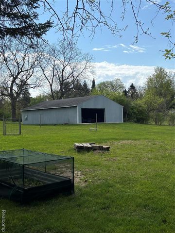 9035 N Island Drive, Flushing, MI 48433