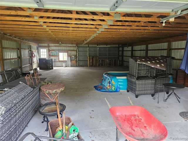 9035 N Island Drive, Flushing, MI 48433