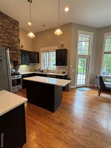 9035 N Island Drive, Flushing, MI 48433