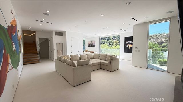 3901 Avenida Del Sol, Studio City, CA 91604
