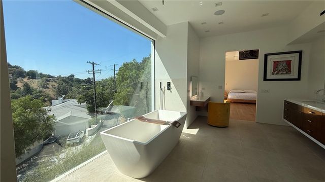 3901 Avenida Del Sol, Studio City, CA 91604