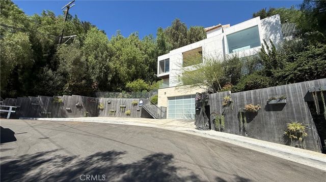 3901 Avenida Del Sol, Studio City, CA 91604