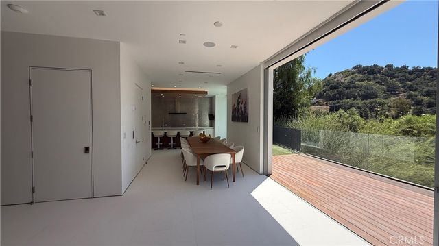 3901 Avenida Del Sol, Studio City, CA 91604