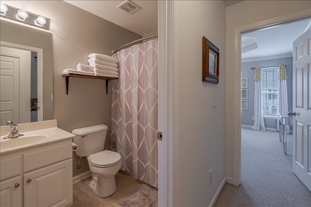 7277 Charlotte Pike Unit 323, Nashville, TN 37209