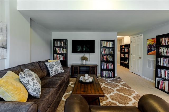 7277 Charlotte Pike Unit 323, Nashville, TN 37209