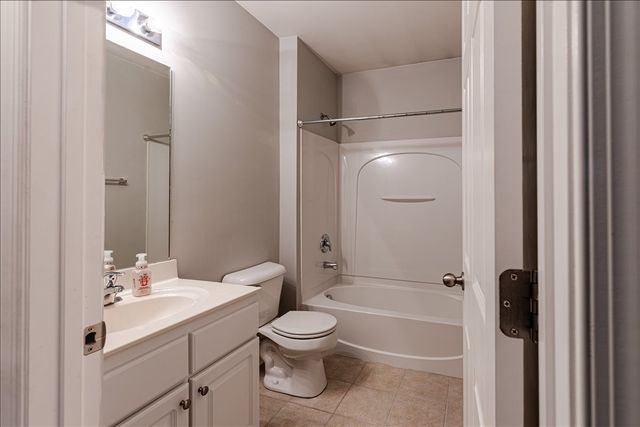 7277 Charlotte Pike Unit 323, Nashville, TN 37209
