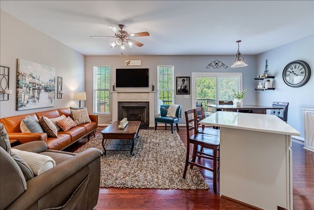7277 Charlotte Pike Unit 323, Nashville, TN 37209