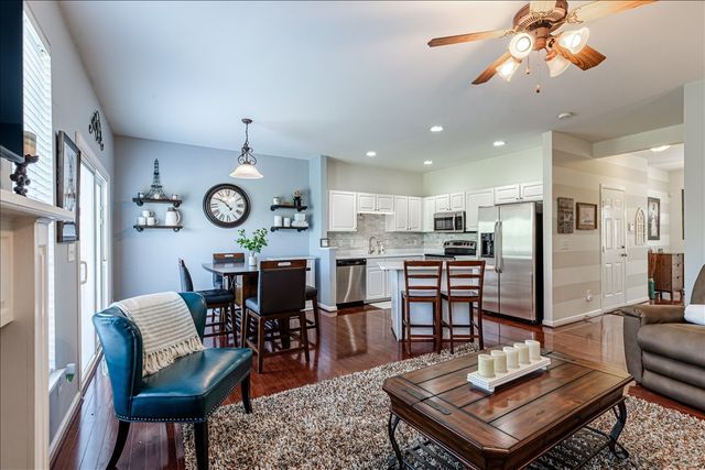 7277 Charlotte Pike Unit 323, Nashville, TN 37209