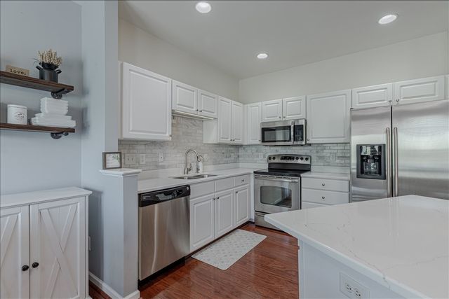 7277 Charlotte Pike Unit 323, Nashville, TN 37209