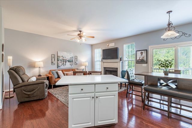 7277 Charlotte Pike Unit 323, Nashville, TN 37209