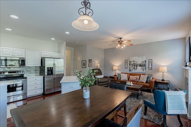 7277 Charlotte Pike Unit 323, Nashville, TN 37209
