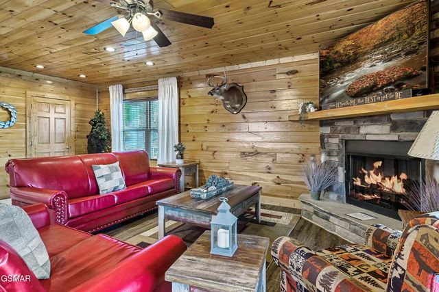 1246 Bird Nest Way, Sevierville, TN 37862