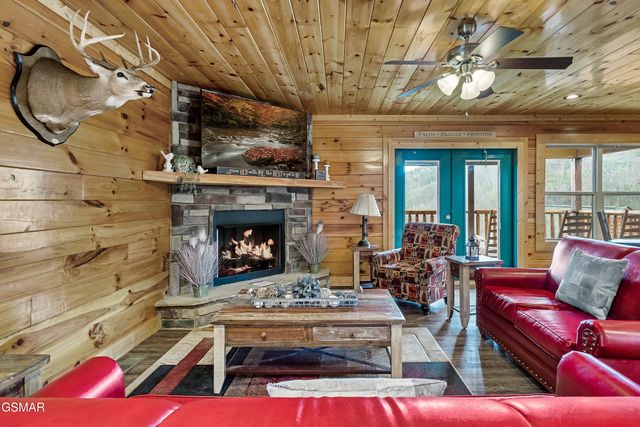 1246 Bird Nest Way, Sevierville, TN 37862