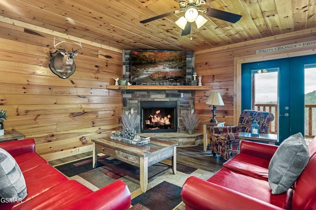 1246 Bird Nest Way, Sevierville, TN 37862