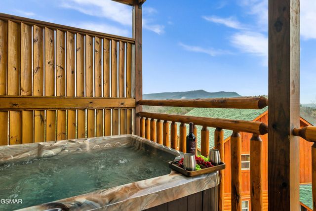 1246 Bird Nest Way, Sevierville, TN 37862