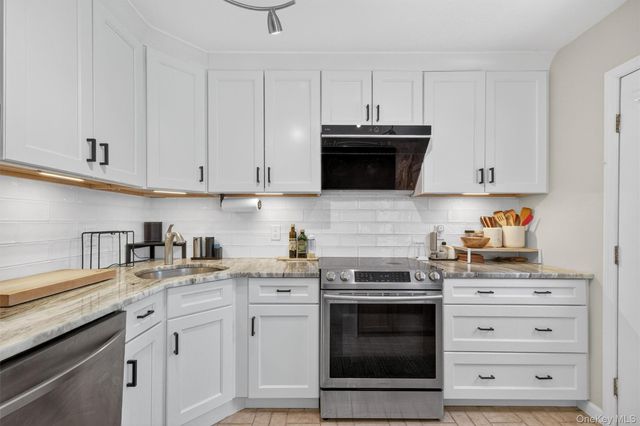 5 Larch Court, Poughkeepsie, NY 12603