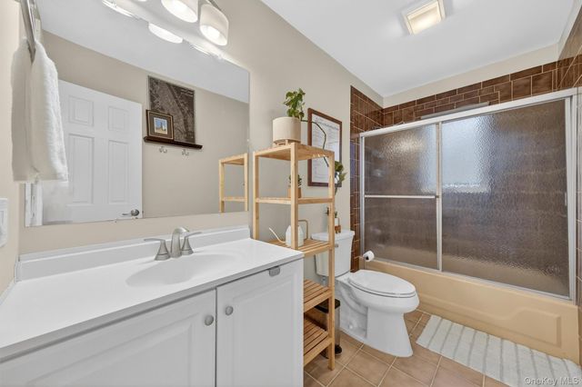 5 Larch Court, Poughkeepsie, NY 12603