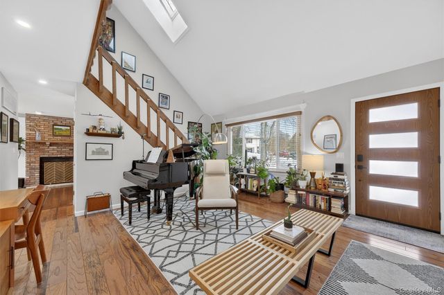 5 Larch Court, Poughkeepsie, NY 12603