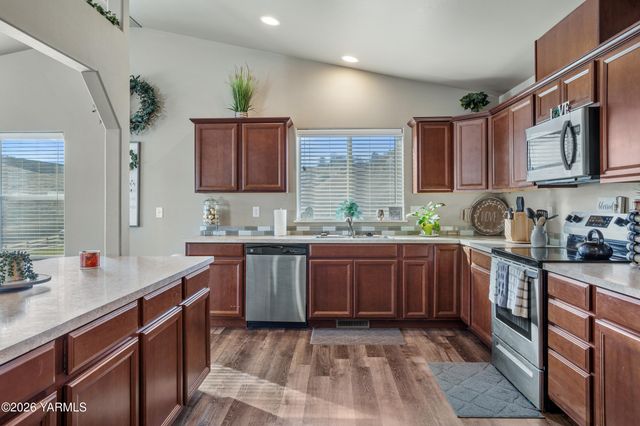 955 Southern Ave, Selah, WA 98942