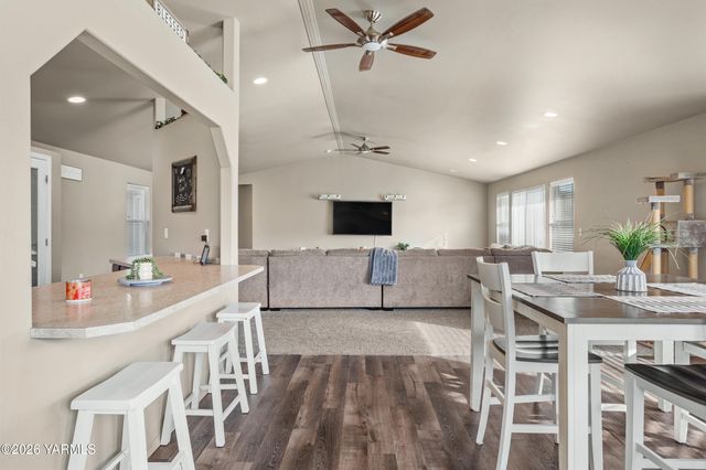 955 Southern Ave, Selah, WA 98942