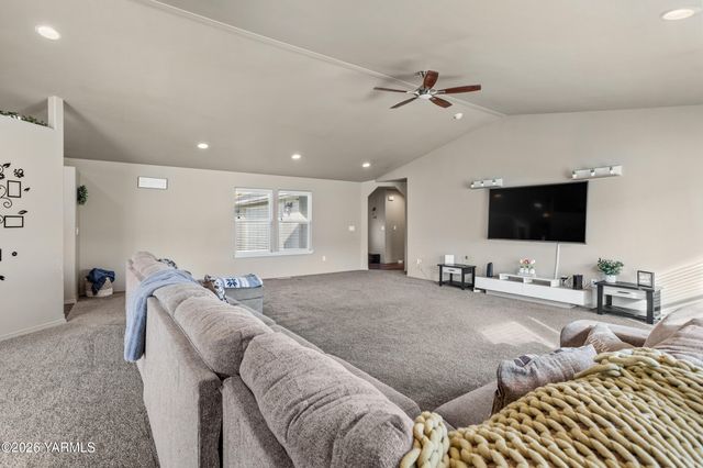 955 Southern Ave, Selah, WA 98942