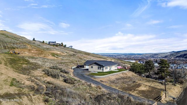 955 Southern Ave, Selah, WA 98942