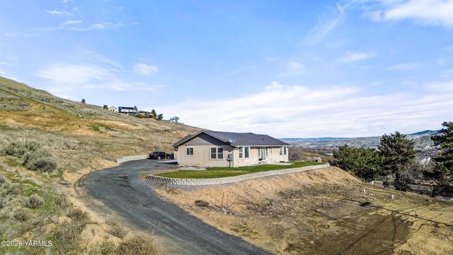 955 Southern Ave, Selah, WA 98942