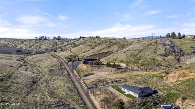 955 Southern Ave, Selah, WA 98942