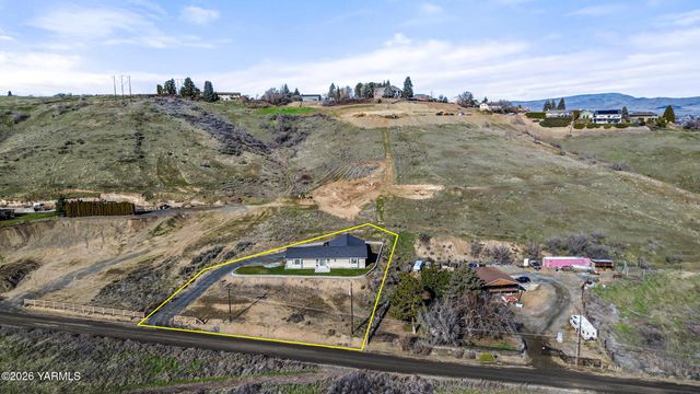 955 Southern Ave, Selah, WA 98942