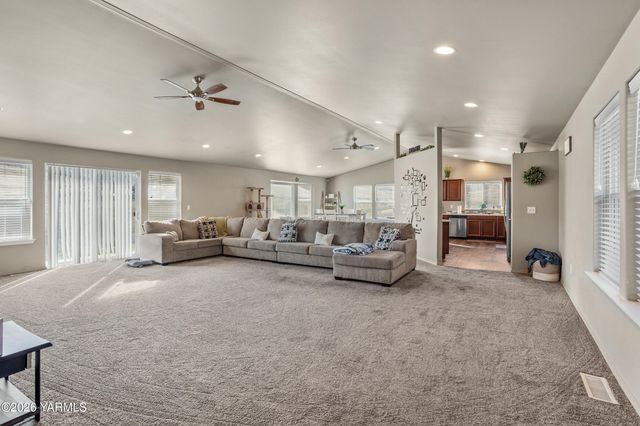 955 Southern Ave, Selah, WA 98942