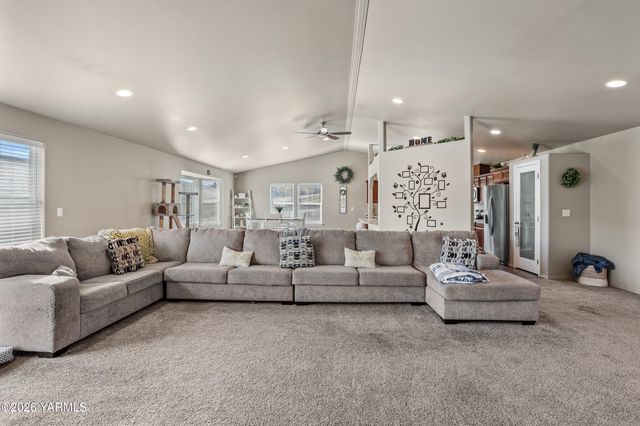 955 Southern Ave, Selah, WA 98942