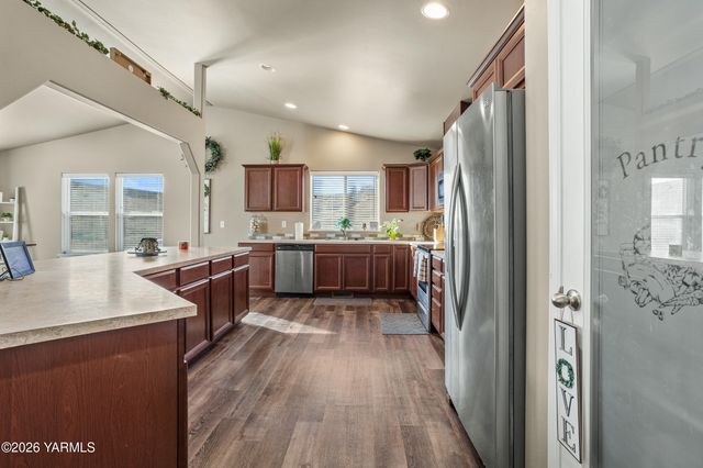 955 Southern Ave, Selah, WA 98942