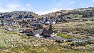 955 Southern Ave, Selah, WA 98942