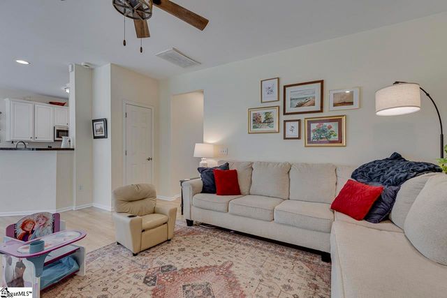 4 Crown Empire Court, Simpsonville, SC 29681