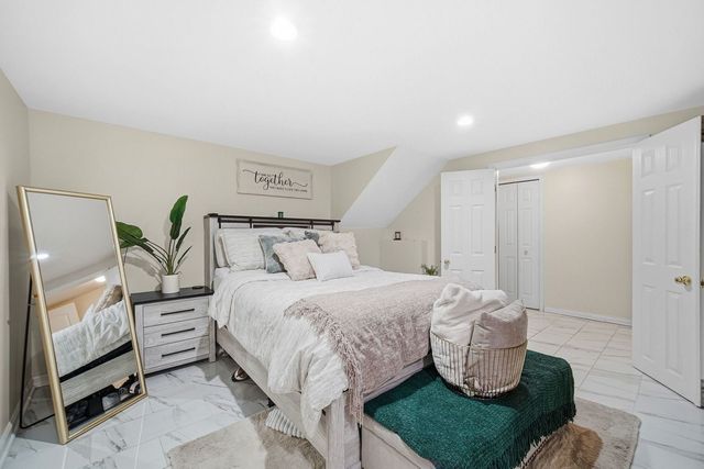 2605 W 83rd Place, Chicago, IL 60652