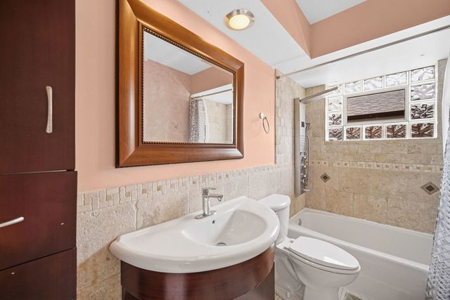 2605 W 83rd Place, Chicago, IL 60652